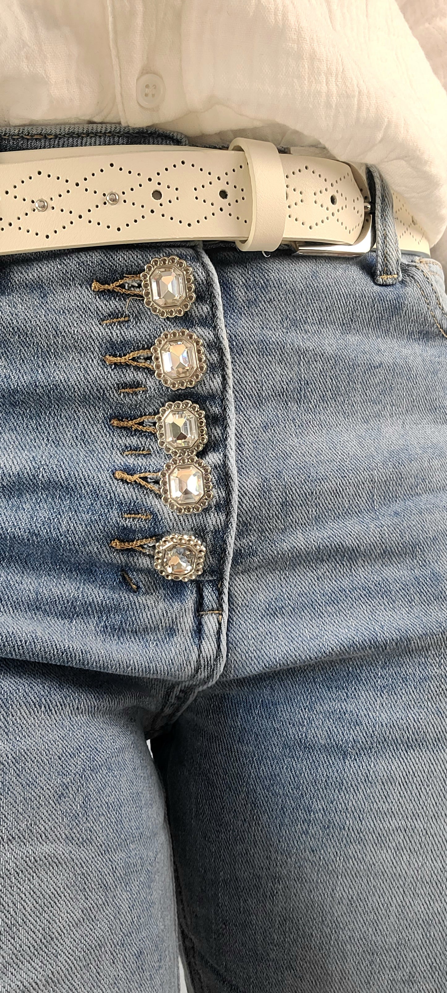 Jeans ROSE avec boutons pierres