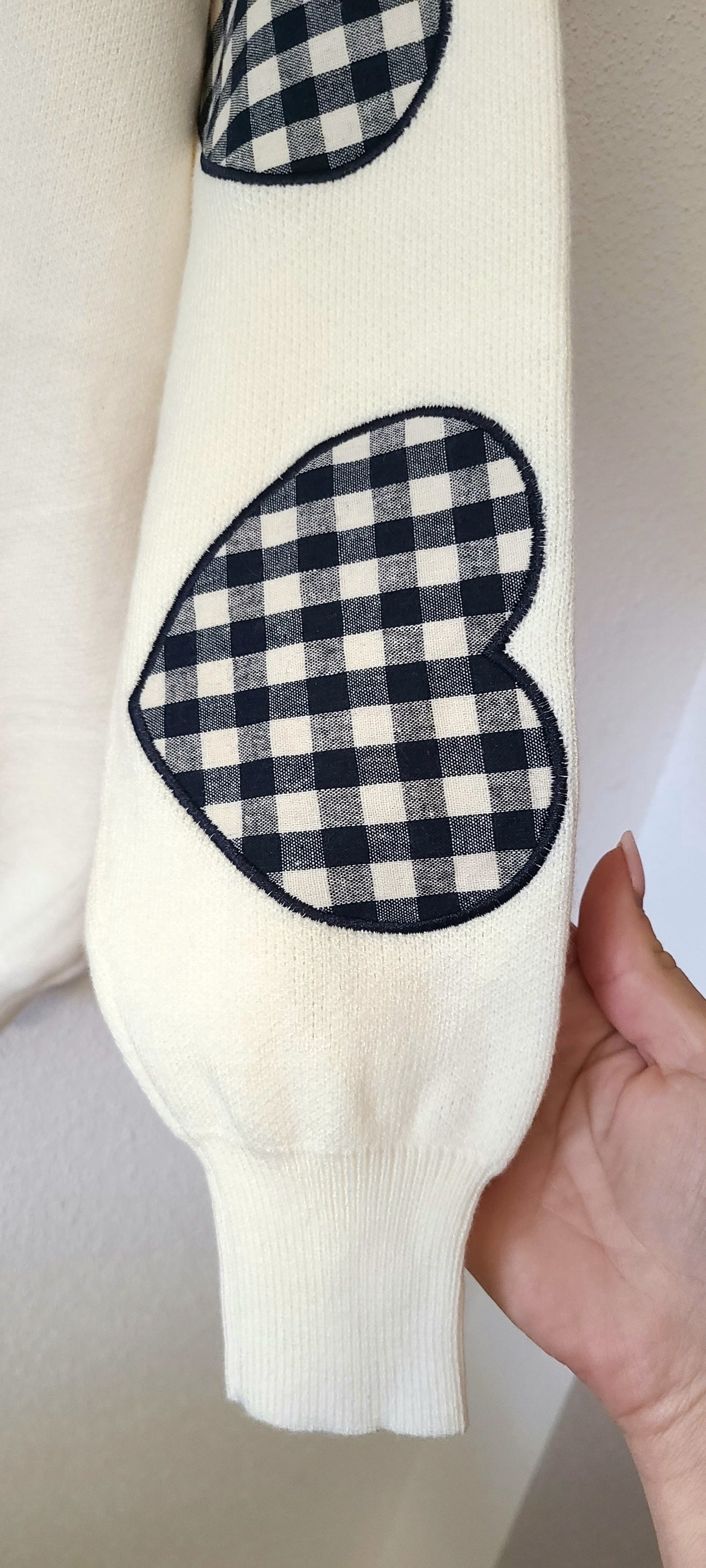 Pull en maille broderie LOVED bleu marine vichy