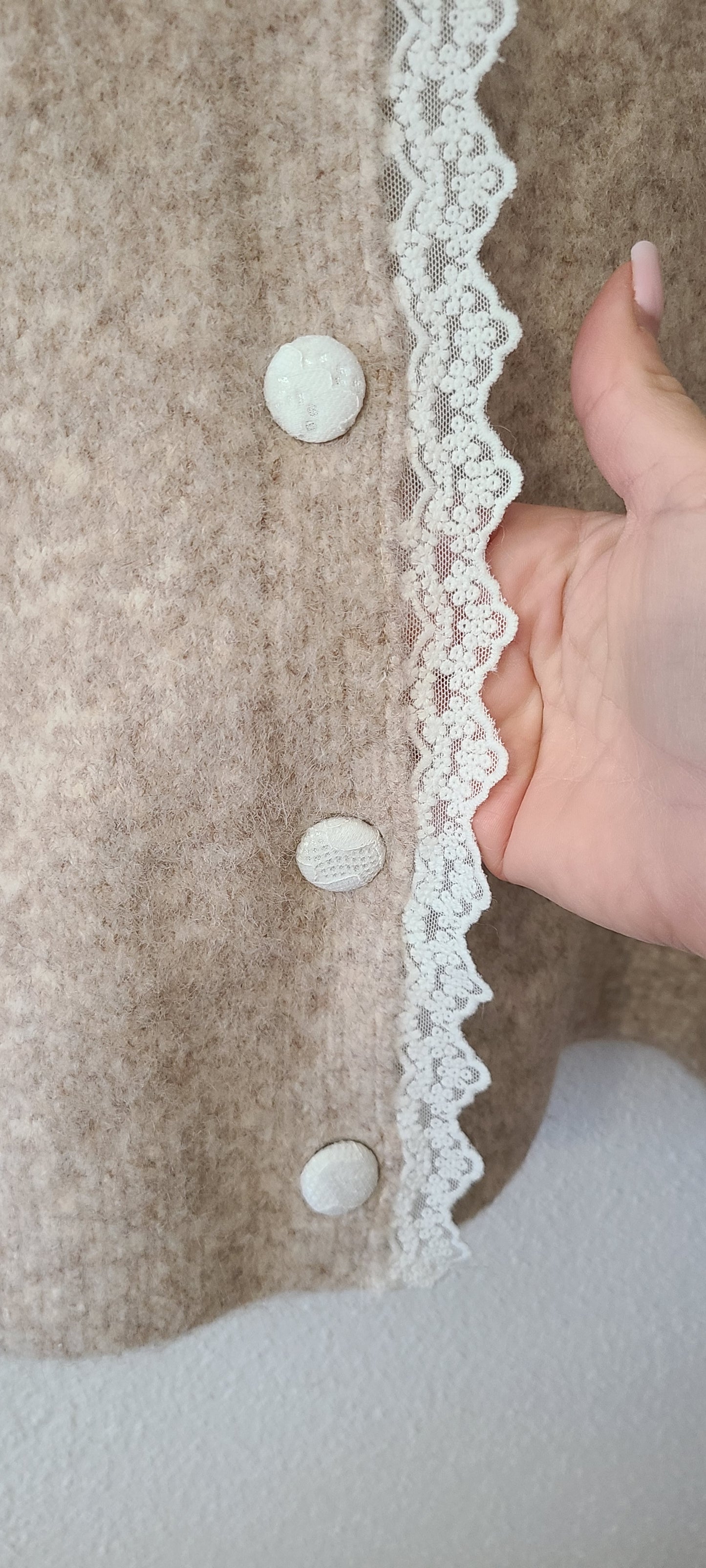 Pull SIGGY orné de dentelle