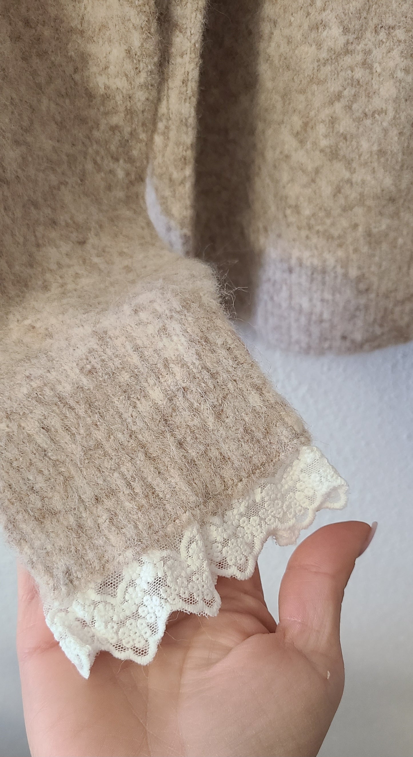 Pull SIGGY orné de dentelle