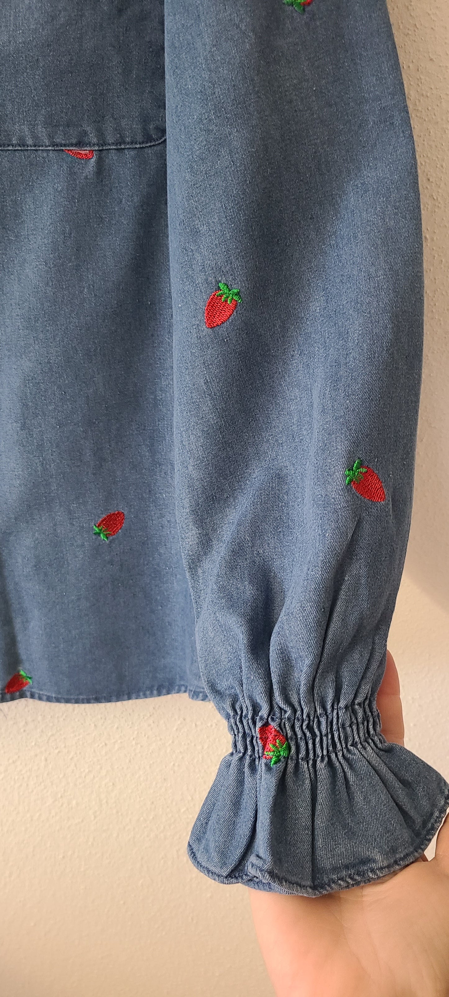 Veste-Chemise TAGADA en jeans brodé de fraises