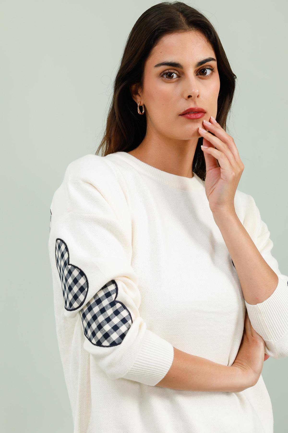 Pull en maille broderie LOVED bleu marine vichy