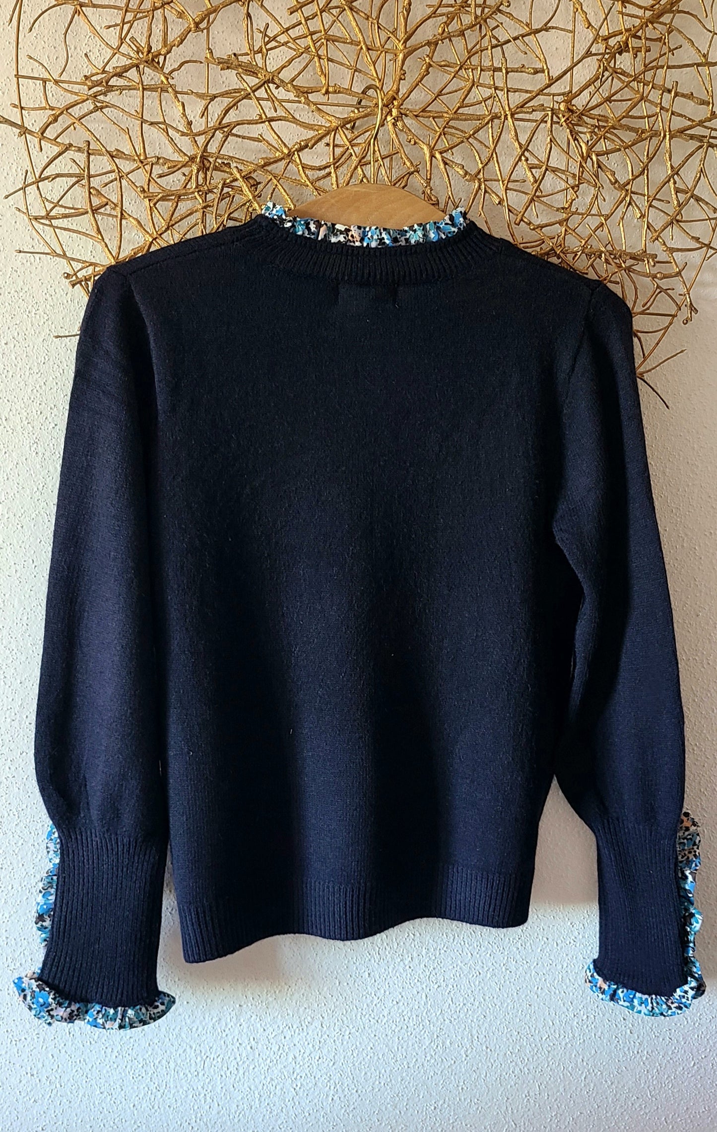 Pull CAMELIA - Détails Fleuris - Bleu Profond