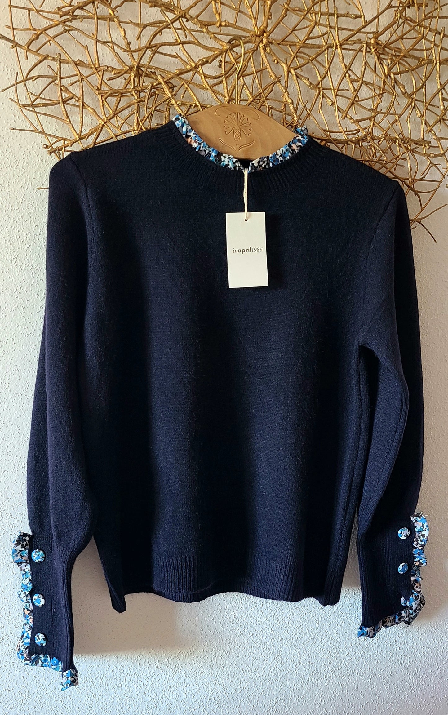 Pull CAMELIA - Détails Fleuris - Bleu Profond