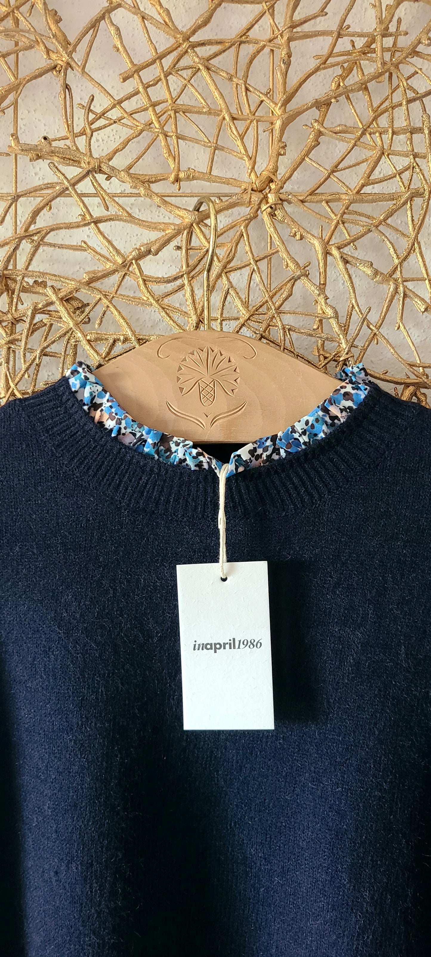 Pull CAMELIA - Détails Fleuris - Bleu Profond