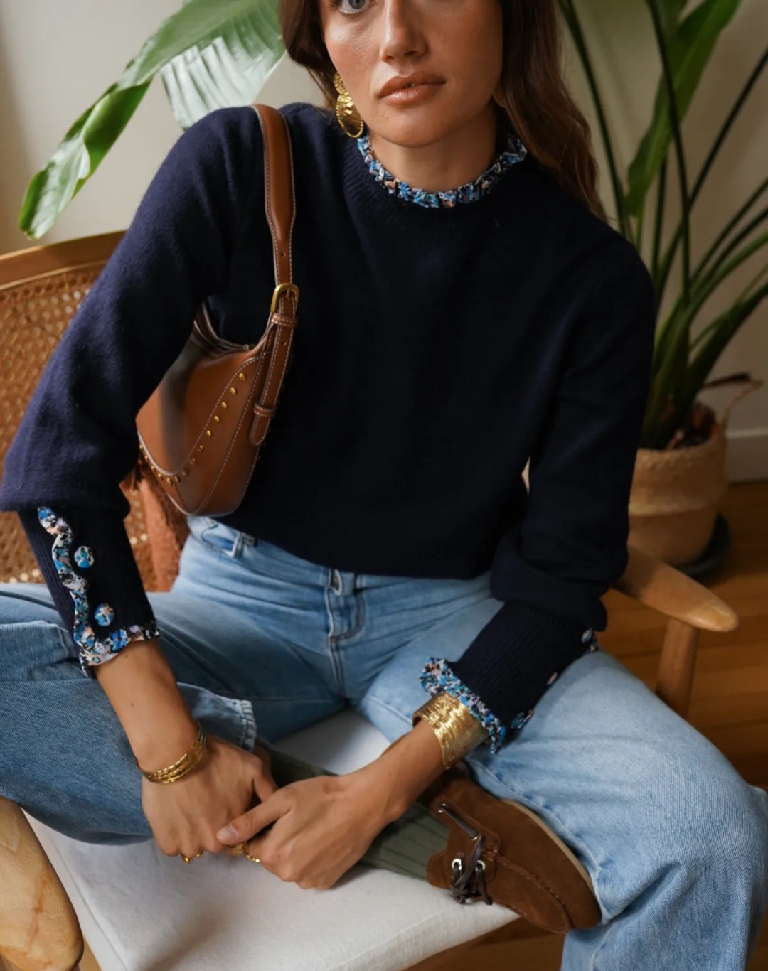 Pull CAMELIA - Détails Fleuris - Bleu Profond