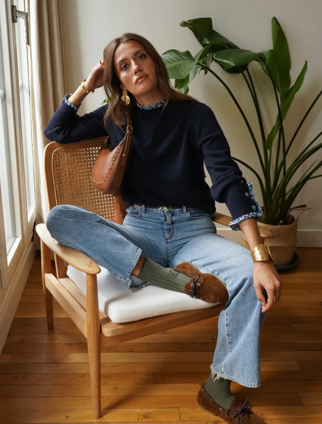 Pull CAMELIA - Détails Fleuris - Bleu Profond